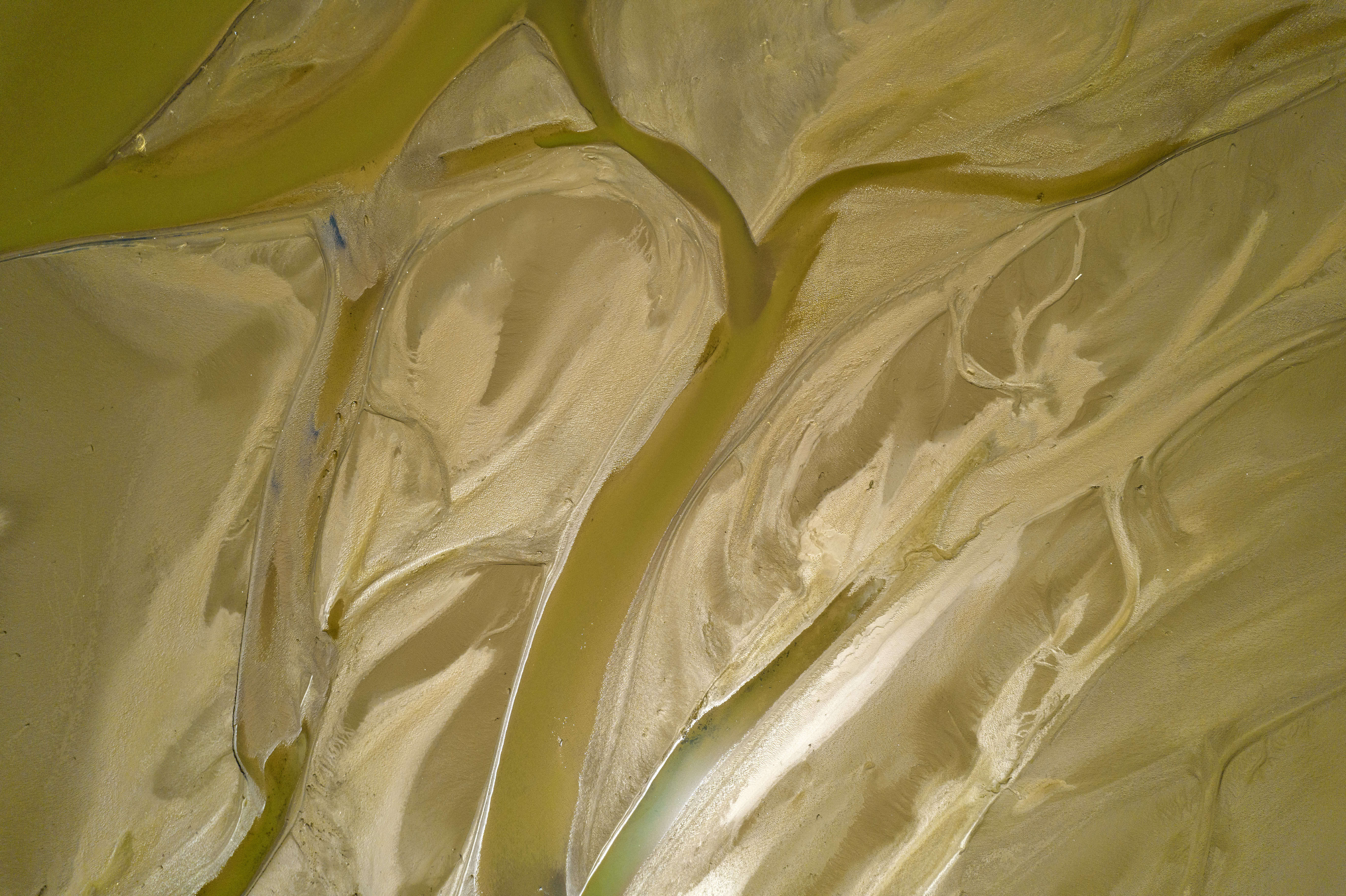 Beautiful branch-like shapes are formed by changes in the river and sand bed at the Yongji Section of the Yellow River in Shanxi, as captured in this stunning aerial photo taken on May 2, 2023. /CNSPHOTO