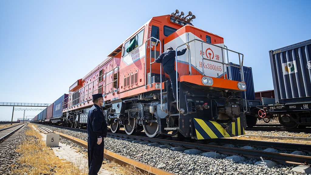 Staff inspecting a China-Europe freight train, Inner Mongolia, China, April 30, 2023. /CFP