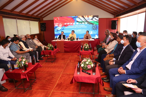 Chinese State Councilor and Foreign Minister Qin Gang meets with relatives of late Indian doctor Dwarkanath Kotnis and representatives of Chinese and Indian youths in Goa, India, May 4, 2023. /Chinese Foreign Ministry