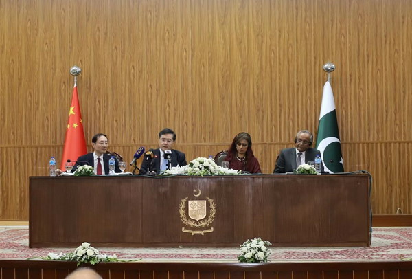 Qin Gang (2nd L) visits Pakistan's Foreign Service Academy in Islamabad, Pakistan, May 5, 2023. /Chinese Foreign Ministry