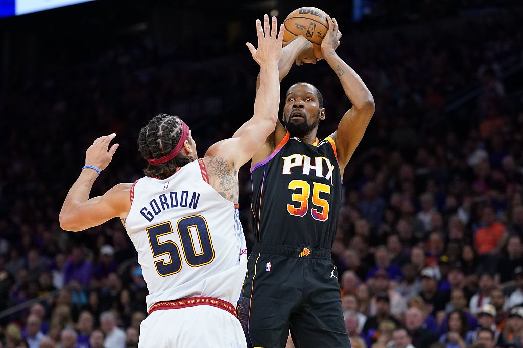 Kevin Durant (#35) of the Phoenix Suns shoots in Game 3 of the NBA Western Conference semifinals against the Denver Nuggets at the Footprint Center in Phoenix, Arizona, May 5, 2023. /CFP