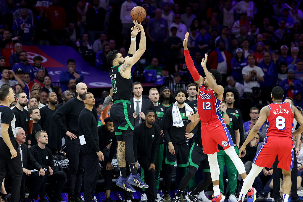 Jayson Tatum (#0) of the Boston Celtics shoots in Game 3 of the NBA Eastern Conference semifinals against the Philadelphia 76ers at the Wells Fargo Center in Philadelphia, Pennsylvania, May 5, 2023. /CFP