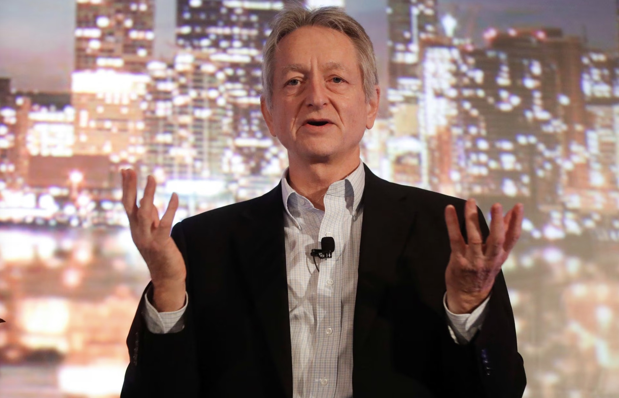 AI pioneer Geoffrey Hinton speaks at the Thomson Reuters Financial and Risk Summit in Toronto, Canada, December 4, 2017. /Reuters