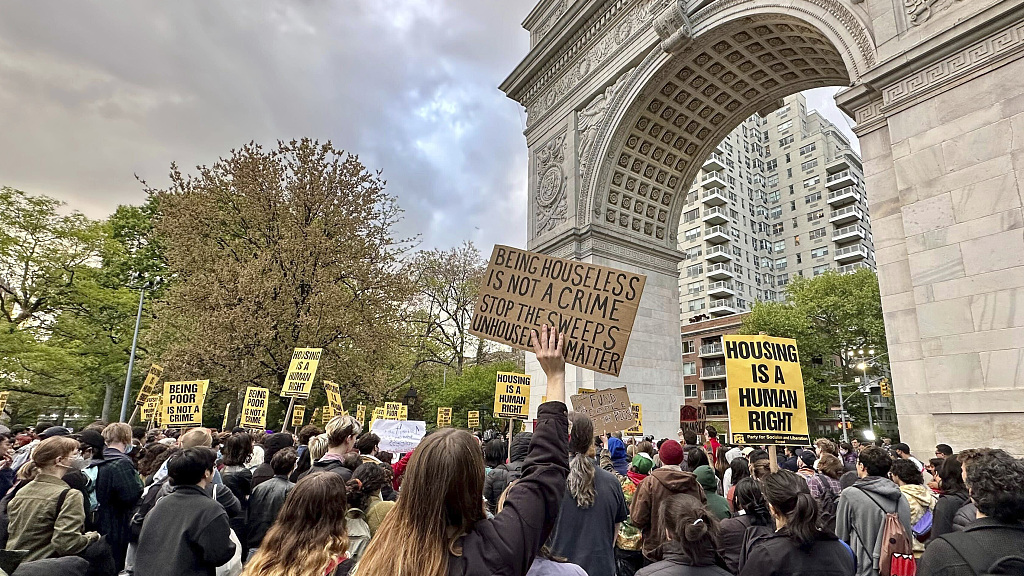 A group of several hundred people protest the death of Jordan Neely at Washington Square Park in New York City, May 5, 2023. /CFP