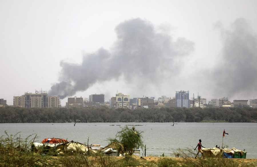 Smoke is seen in Khartoum, capital of Sudan, April 15, 2023. /Xinhua