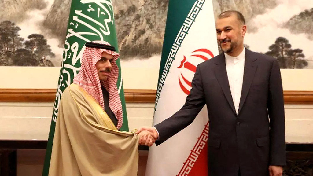 This handout picture provided by the Iranian foreign ministry shows Iran's Foreign Minister Hossein Amir-Abdollahian (R) and Saudi Foreign Affairs Minister Prince Faisal bin Farhan Al Saud meeting in Beijing on April 6, 2023. /CFP