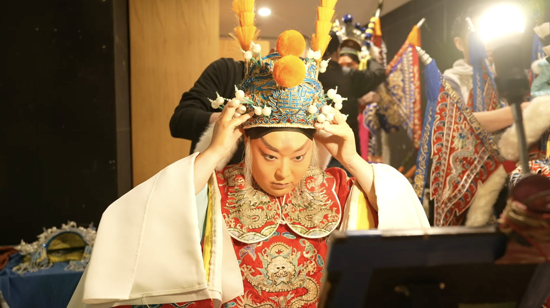 Tan Xiaoyu prepares for her show 