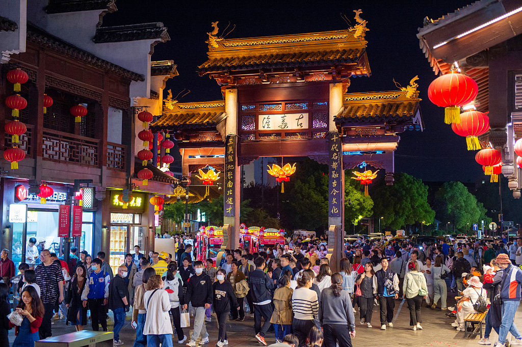 Hordes of visitors throng Confucius Temple in Nanjing, Jiangsu, on May 7, 2023. /CFP