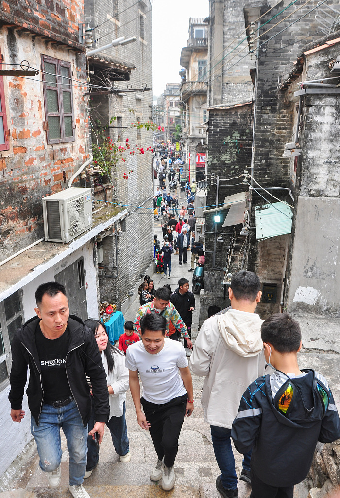 People walk along Sanshisanxu street in Jiangmen, Guangdong. /CFP