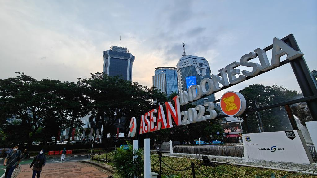A roadside sign of ASEAN Summit 2023 in Jakarta, Indonesia, May 5, 2023. /Xinhua