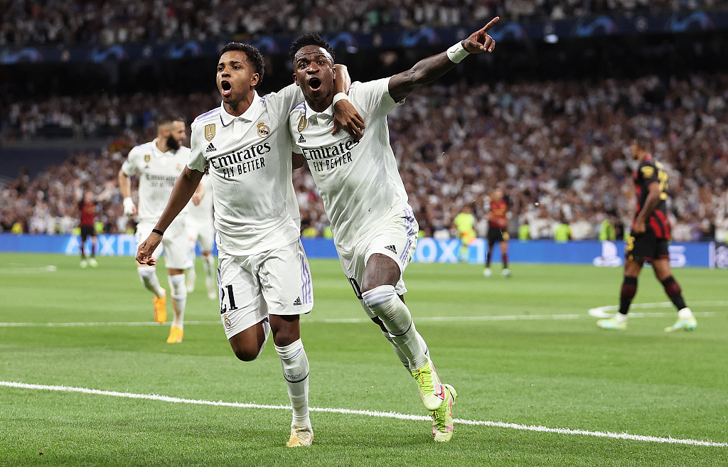 Vinicius Junior (R) of Real Madrid celebrates with teammate Rodrygo after scoring the team's first goal against Manchester City during their UEFA Champions League semifinal first-leg match at Estadio Santiago Bernabeu in Madrid, Spain, May 9, 2023. /CFP
