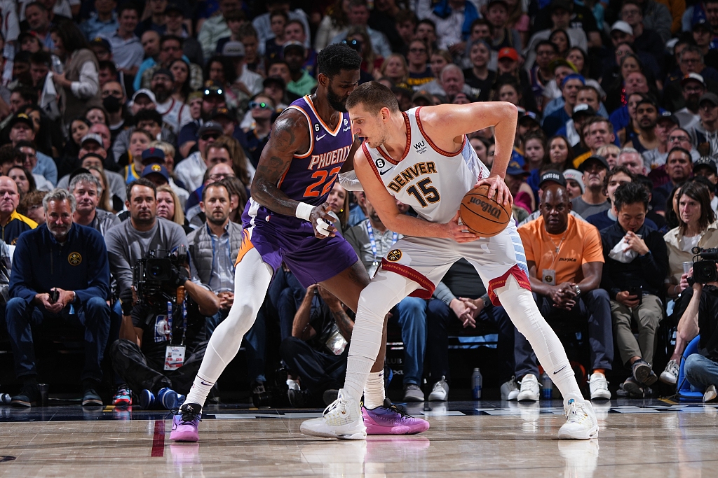 Nikola Jokic (#15) of the Denver Nuggets posts up in Game 5 of the NBA Western Conference semifinals against the Phoenix Suns at Ball Arena in Denver, Colorado, May 9, 2023. /CFP