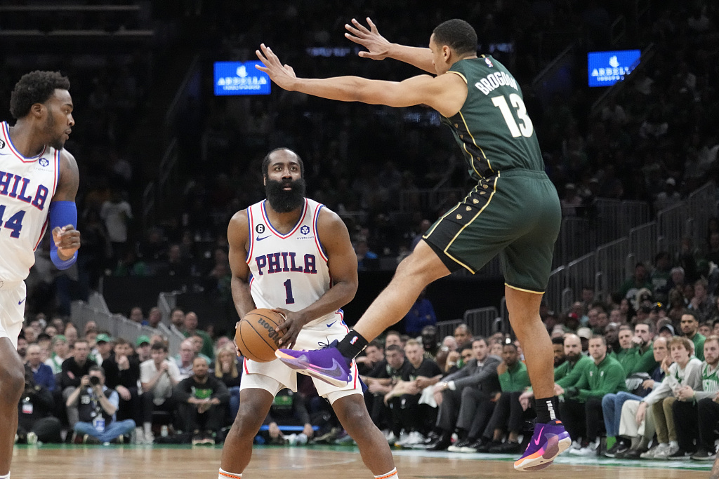 James Harden (#1) of the Philadelphia 76ers fakes a move in Game 5 of the NBA Eastern Conference semifinals against the Boston Celtics at the TD Garden in Boston, Massachusetts, May 9, 2023. /CFP