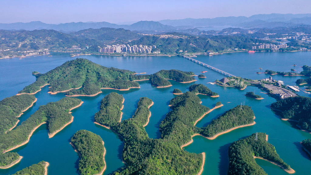 This photo taken on May 9, 2023 shows lush islands in the Qiandao Lake Scenic Area in Hangzhou, Zhejiang Province. /CFP