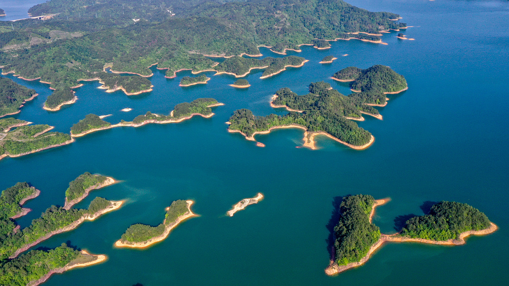 This photo taken on May 9, 2023 shows lush islands in the Qiandao Lake Scenic Area in Hangzhou, Zhejiang Province. /CFP
