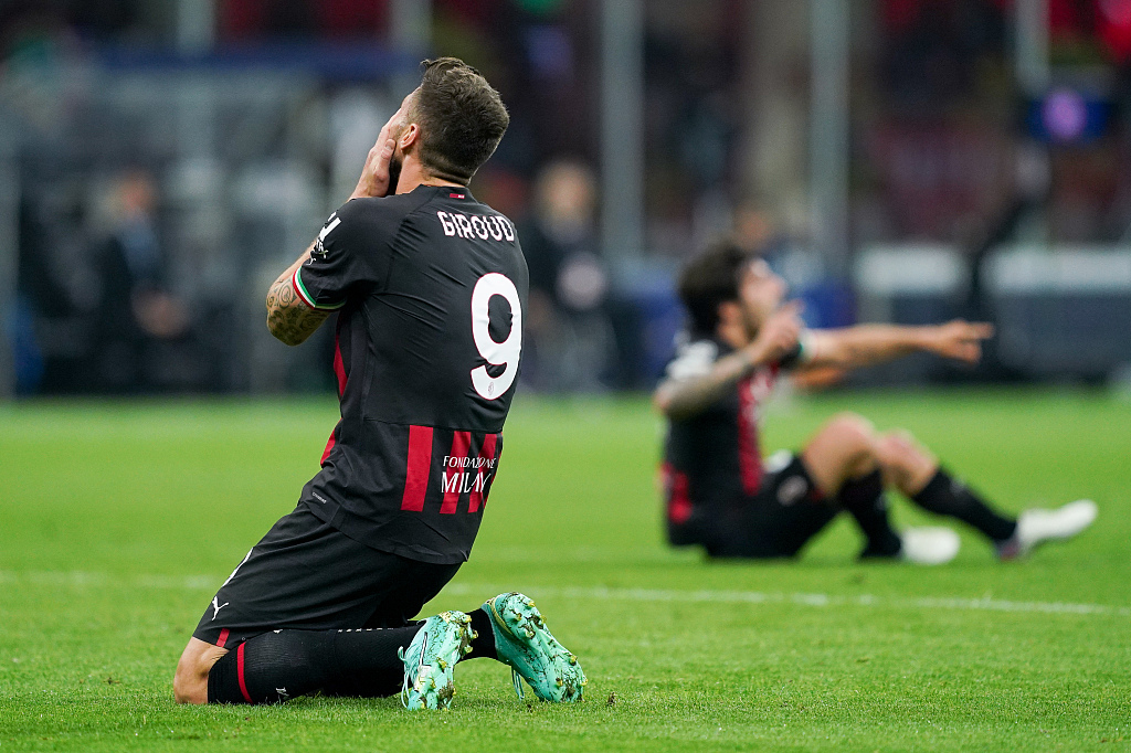 Olivier Giroud of AC Milan reacts after missing a goal opportunity during the match at the San Siro stadium in Milan, Italy, May 10, 2023. /CFP