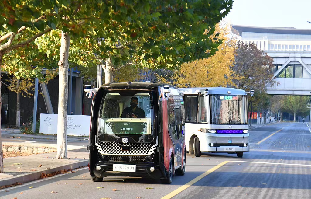 Smart vehicles seen in Xiongan in north China's Hebei Province during a trial run, November 4, 2022. /CFP