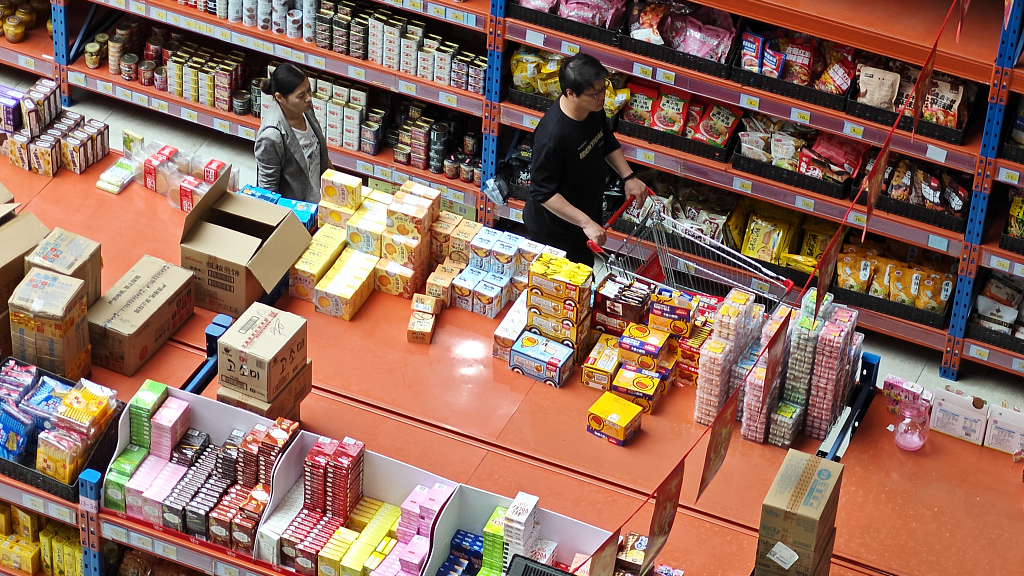 Shoppers at a supermarket in Dalian, Liaoning Province, May 10, 2023. /CFP