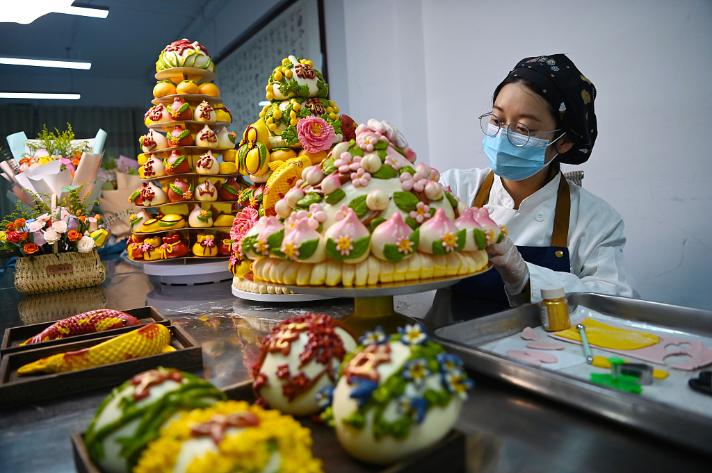 Decorative steamed buns at a bakery in Liaocheng, Shandong on May 10, 2023 /CFP