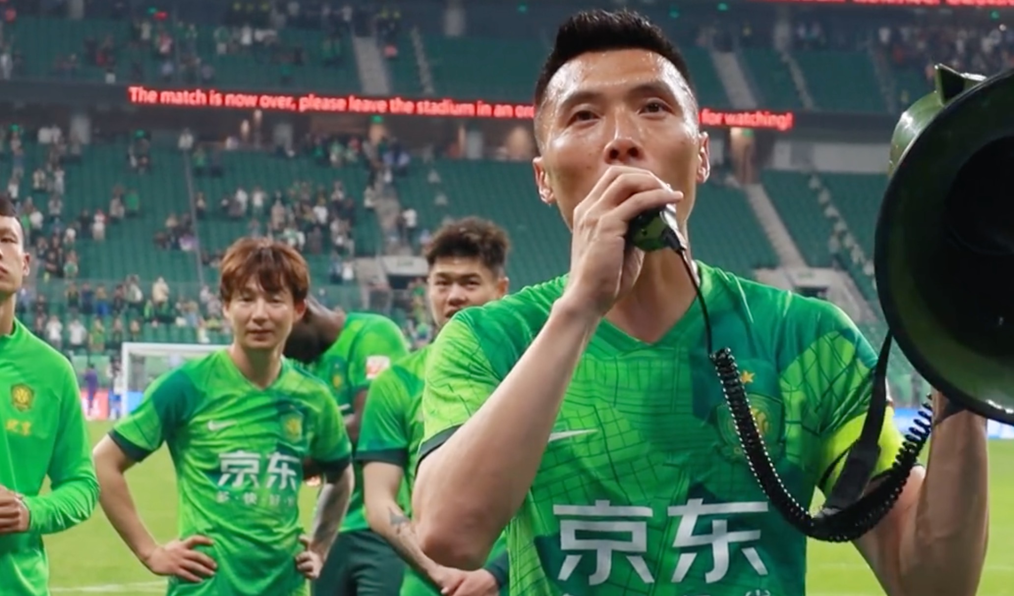 Beijing Guoan captain Yu Dabao addresses the fans after their Chinese Super League draw with Tianjin Jinmen Tiger at the new Workers' Stadium in Beijing, China, May 10, 2023. /Beijing Guoan
