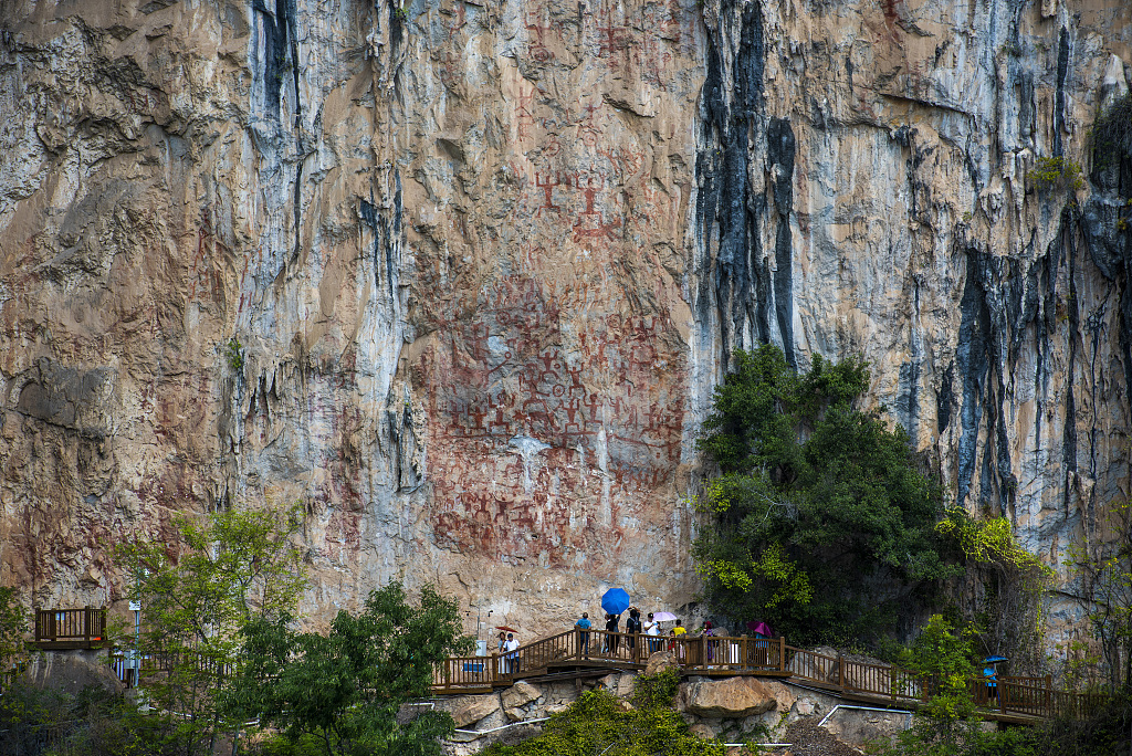 Tourists visit the Zuojiang Huashan Rock Art Cultural Landscape in Guangxi. /CFP