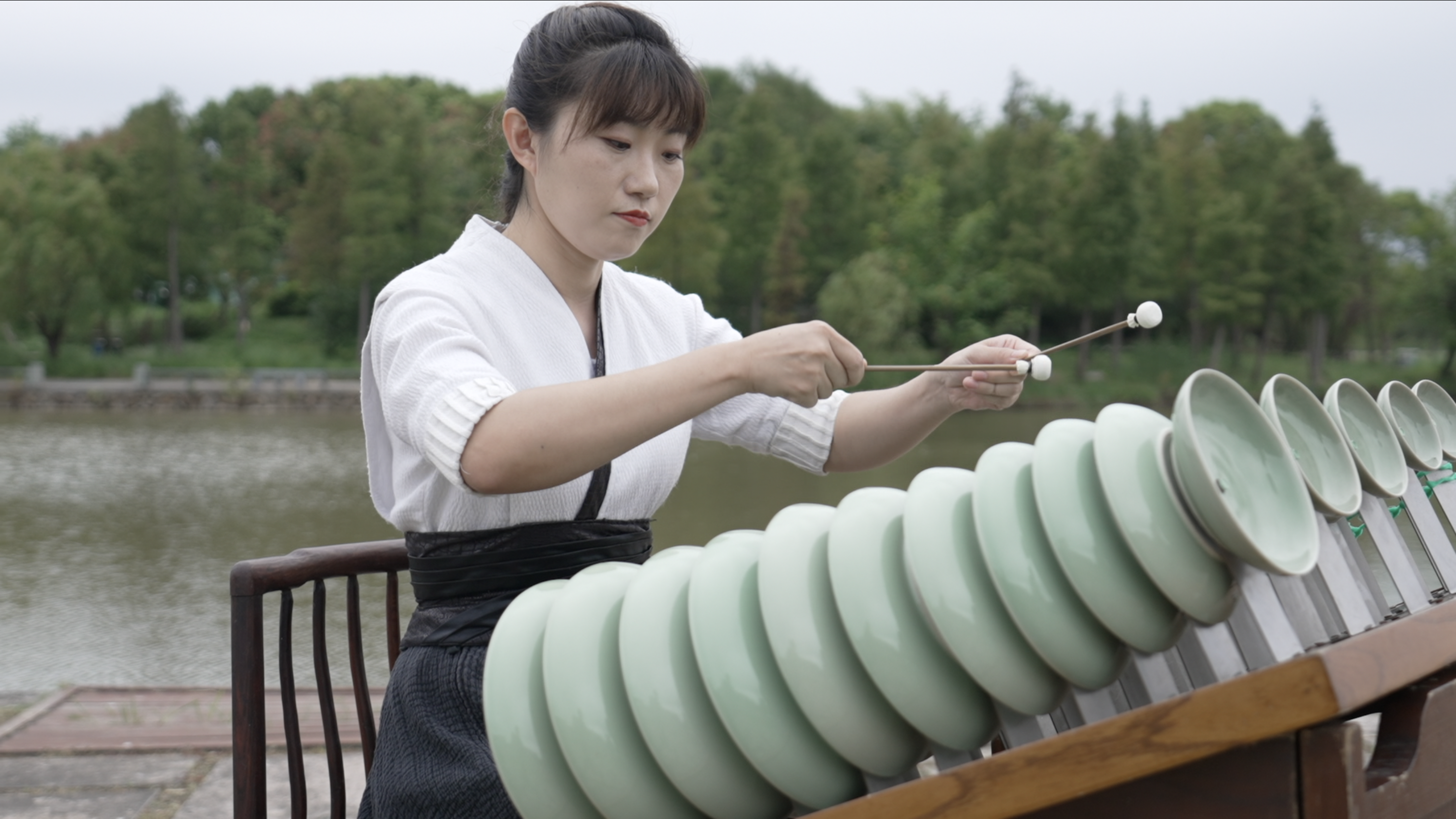 'Xylophone' made of plates