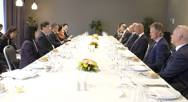 Chinese State Councilor and Foreign Minister Qin Gang meets representatives of the Norwegian business community in Oslo, Norway, May 11, 2023. /Chinese Foreign Ministry 