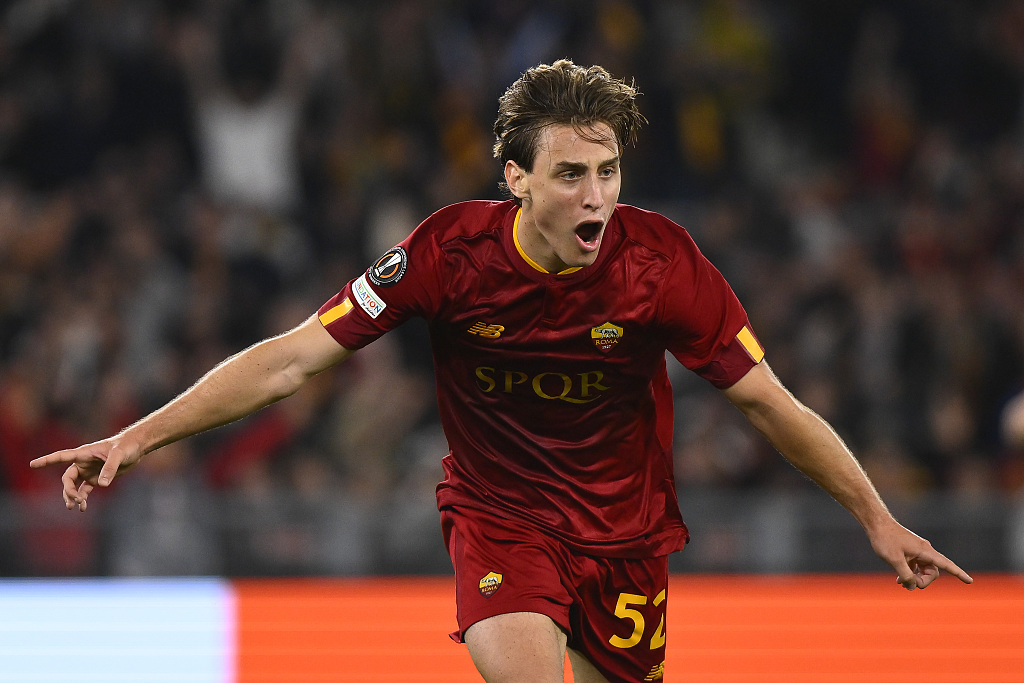 Edoardo Bove of Roma celebrates after scoring a goal during the UEFA Europa League semi-final first leg match between Roma and Bayer Leverkusen at the Stadio Olimpico in Rome, Italy, May 11, 2023. /CFP