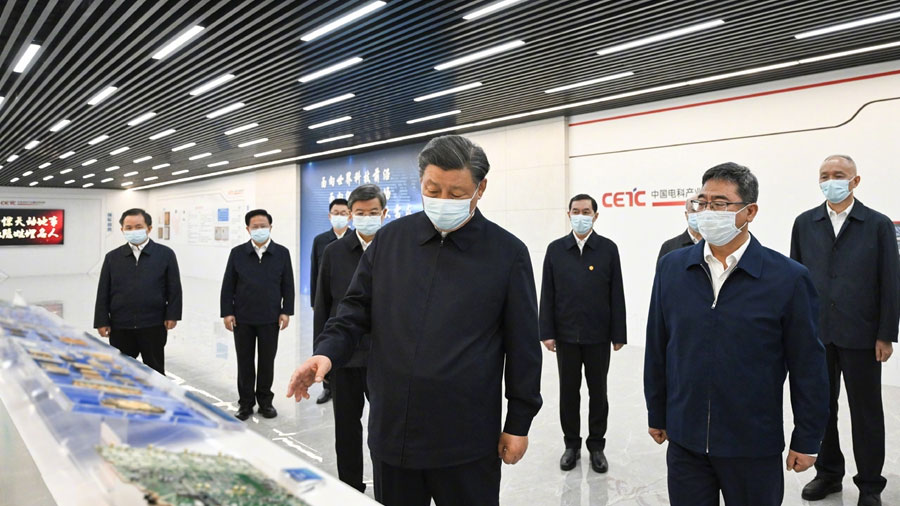 Chinese President Xi Jinping visits a research institute, May 12, in Shijiazhuang, capital of north China's Hebei Province. The institute has been doing research on semiconductors since 1956. /Xinhua