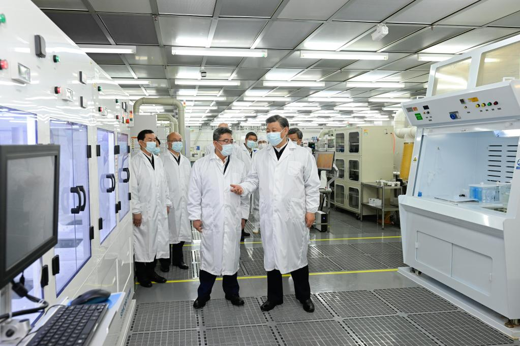 President Xi Jinping visits a workshop of a research institute of China Electronics Technology Group Corporation in Shijiazhuang, Hebei Province, May 12, 2023. /Xinhua