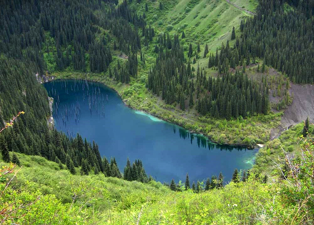 Nestled in the forests of the Tianshan Mountains, Kazakhstan's Lake Kaindy has a sunken forest that was created by an earthquake in 1911. /CFP 