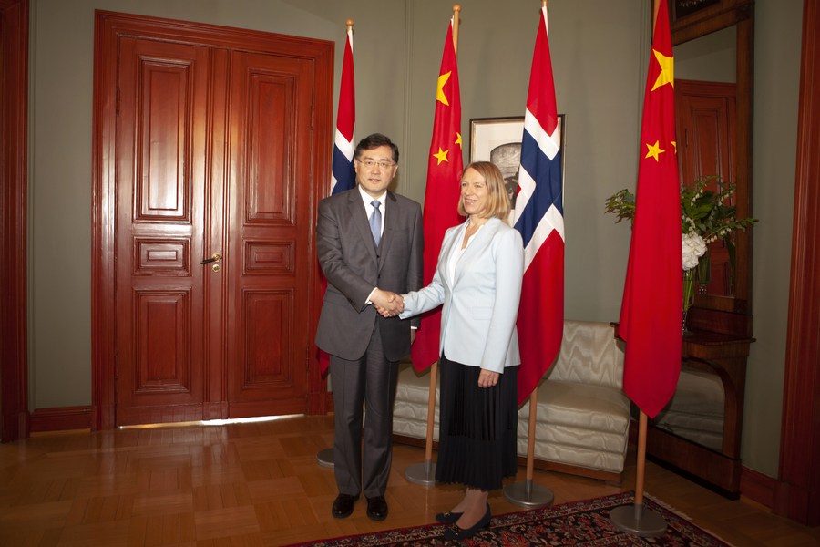 Qin Gang (L) shakes hands with Norwegian Foreign Minister Anniken Huitfeldt during their meeting in Oslo, Norway, May 12, 2023. /Xinhua