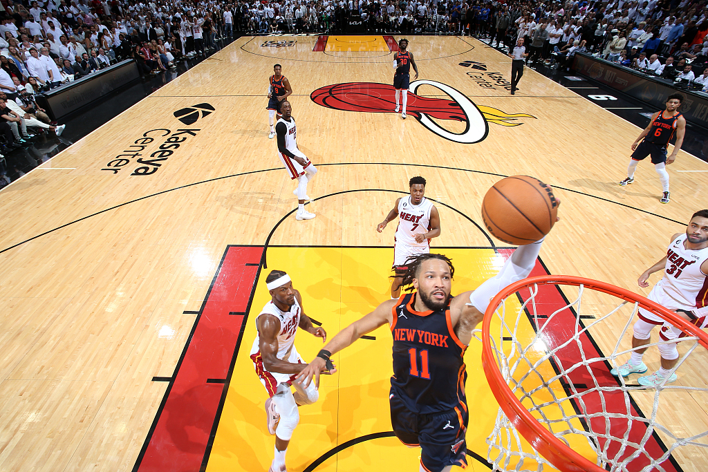 Jalen Brunson (#11) of the New York Knicks drives toward the rim in Game 6 of the NBA Eastern Conference semifinals against the Miami Heat at the Kaseya Center in Miami, Florida, May 12, 2023. /CFP