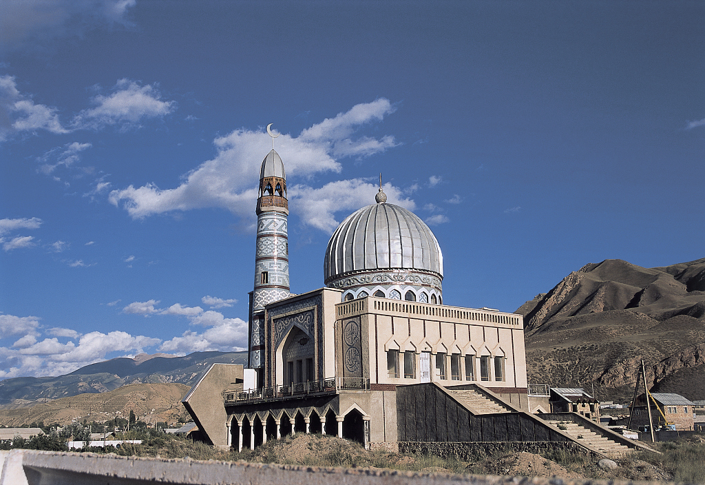A mosque at Sulaiman-Too Sacred Mountain in Kyrgyzstan. /CFP
