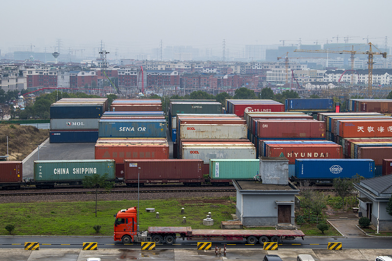  China-Europe freight train departs from Yiwu Railway port in Jinhua, Zhejiang Province, December 7, 2022. /CFP