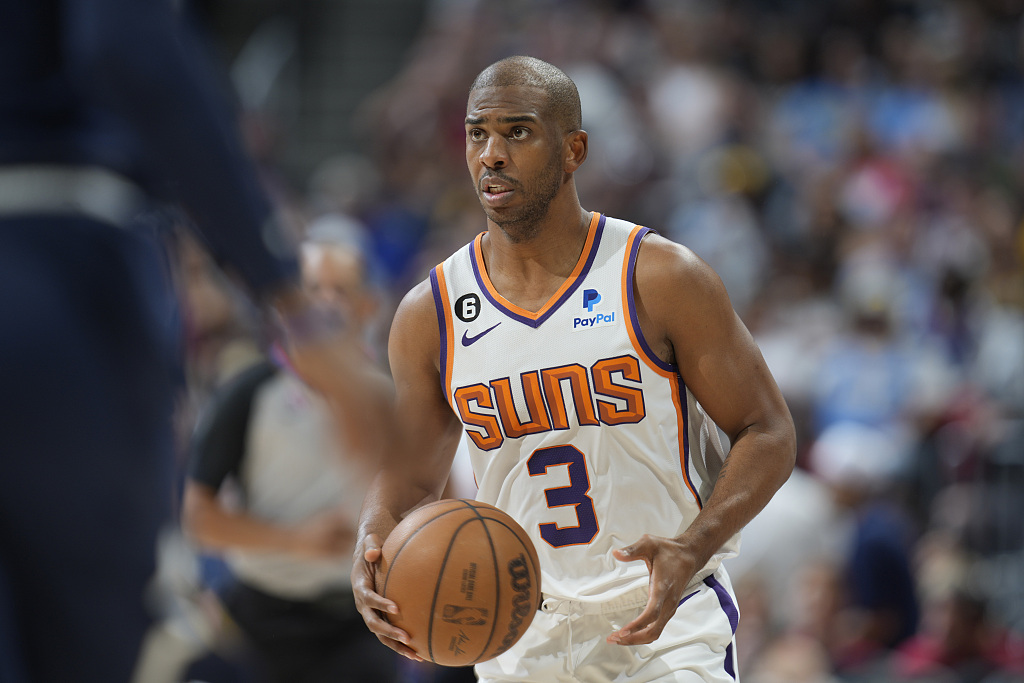 Chris Paul of the Phoenix Suns dribbles in Game 2 of the NBA Western Conference semifinals against the Denver Nuggets at Ball Arena in Denver, Colorado, May 1, 2023. /CFP