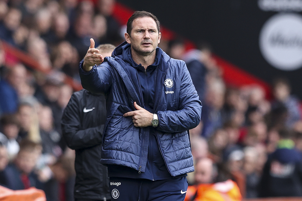 Frank Lampard, caretaker manager of Chelsea, looks on during the Premier League game against Bournemouth at Vitality Stadium in Bournemouth, England, May 6, 2023. /CFP 