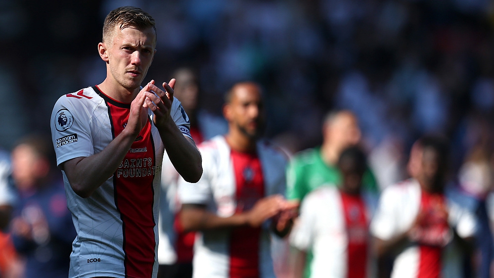 Southampton captain James Ward-Prowse reacts after their Premier League clash with Fulham at St. Mary's Stadium in Southampton, England, May 13, 2023. /CFP