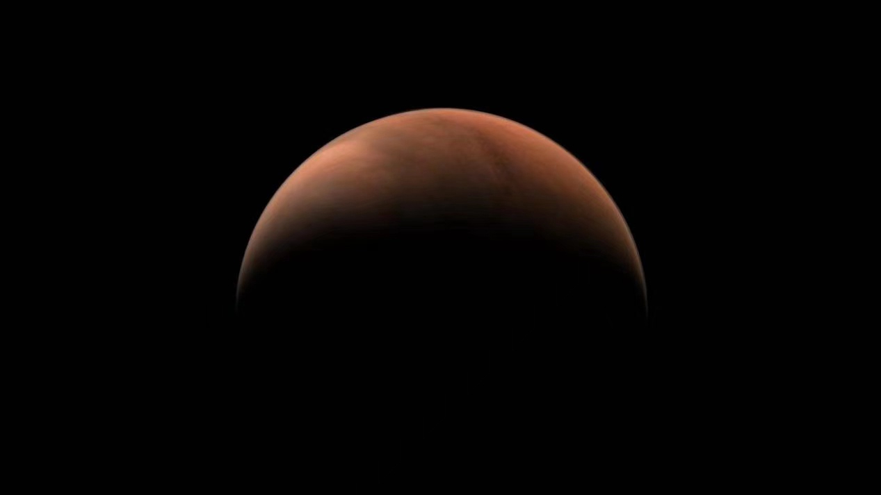 A side image of Mars taken by China's Tianwen-1 probe, showing the planet like a crescent. /China National Space Agency