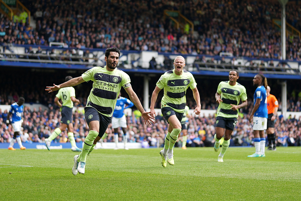 Ilkay Guendogan (L) celebrates with teammate Erling Haaland (C) after scoring Manchester City's first goal against Everton during their Premier League match at Goodison Park in Liverpool, England, May 14, 2023. /CFP