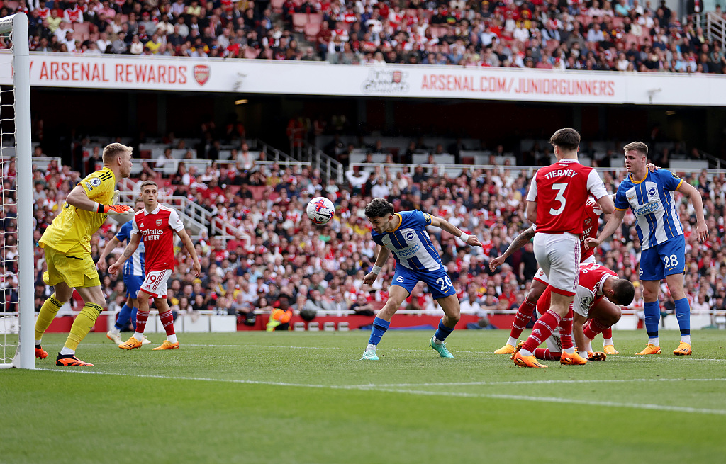 Julio Enciso (C) of Brighton and Hove Albion scores the team's first goal against Arsenal during their Premier League match at Emirates Stadium in London, England, May 14, 2023. /CFP