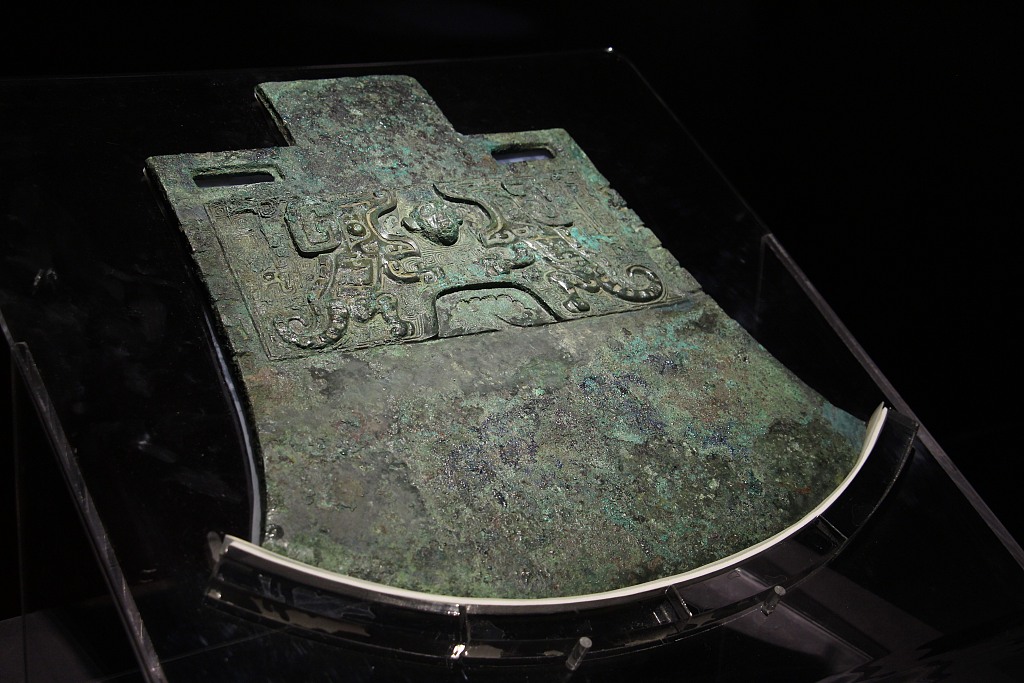 A long-handled ax excavated at the Tomb of Fu Hao is on display at a museum in Anyang, Henan, June 12, 2018. /CFP