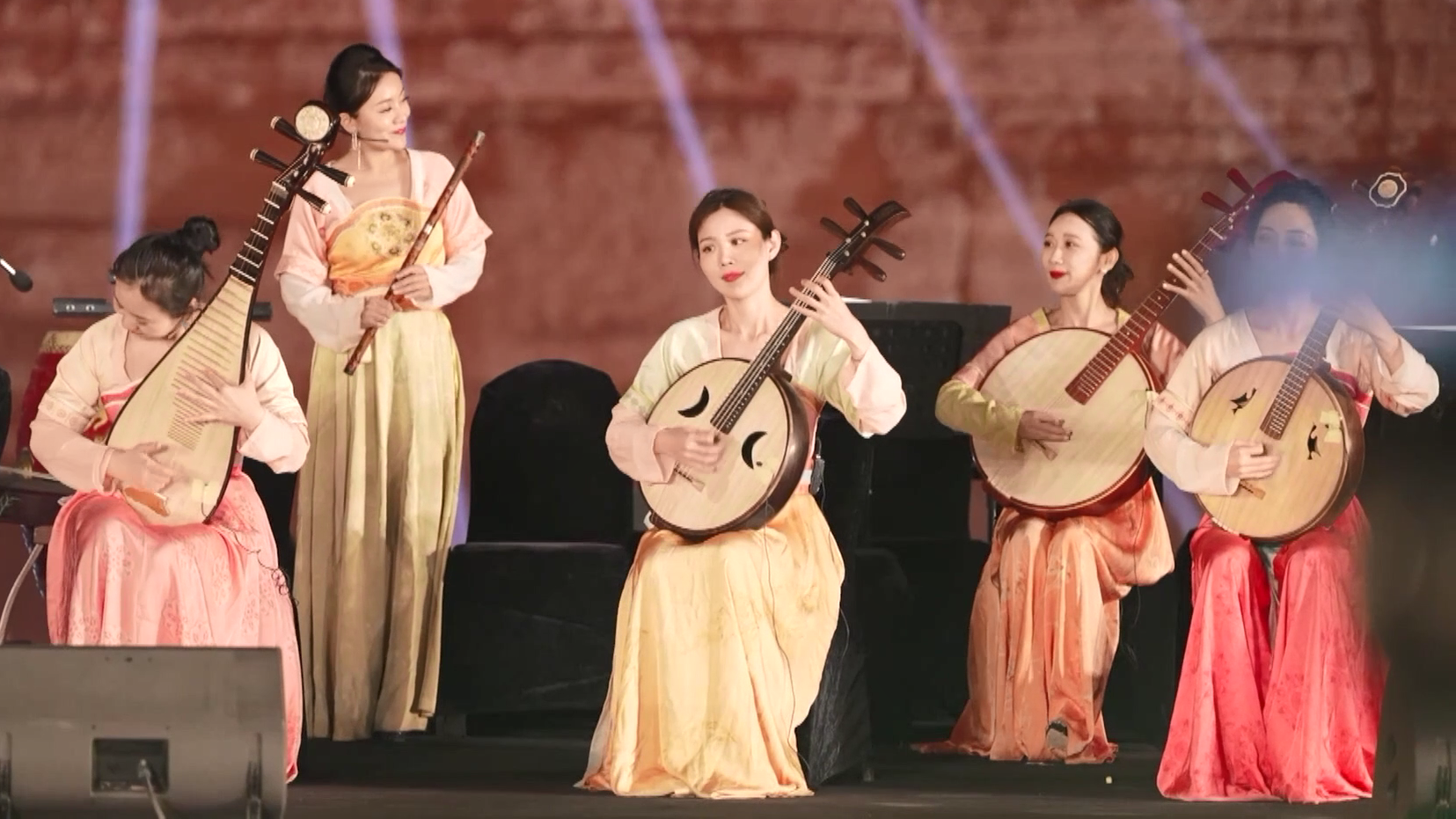 Musicians perform at the foot of Egypt’s architectural icons. /CGTN