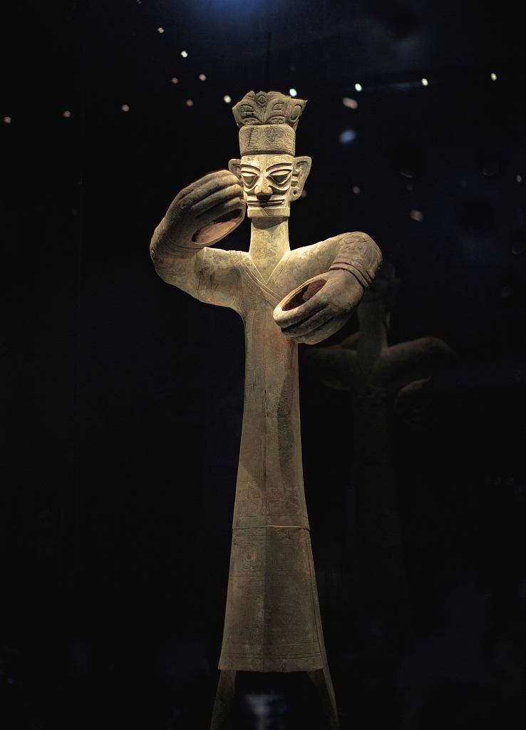 The bronze standing figure on display at the Sanxingdui Museum in Guanghan, Sichuan Province, China. /CFP