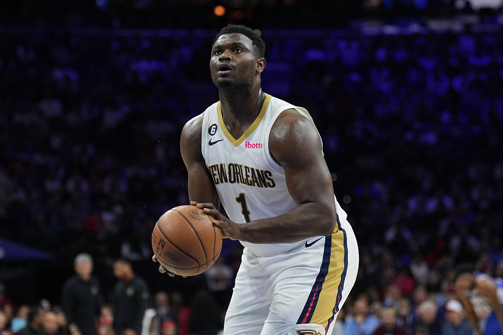 Zion Williamson of the New Orleans Pelicans shoots a free throw in the game against the Philadelphia 76ers at the Wells Fargo Center in Philadelphia, Pennsylvania, January 2, 2023. /CFP