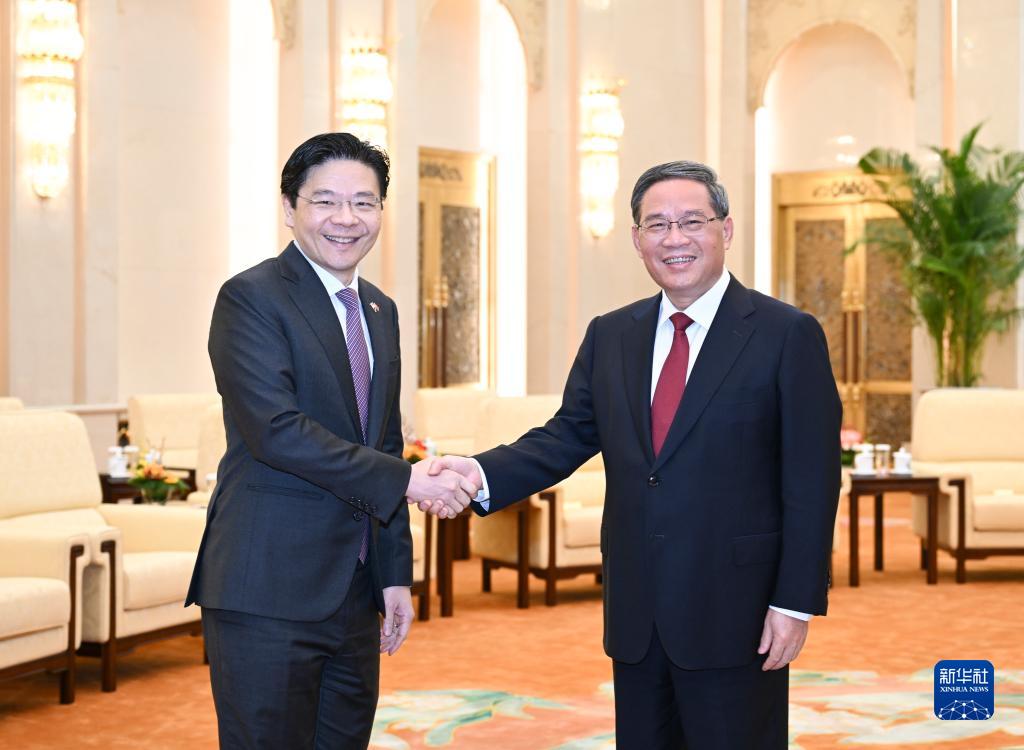 Chinese Premier Li Qiang (R) meets Deputy Prime Minister and Minister for Finance of Singapore Lawrence Wong in Beijing, China, May 16, 2023. /Xinhua