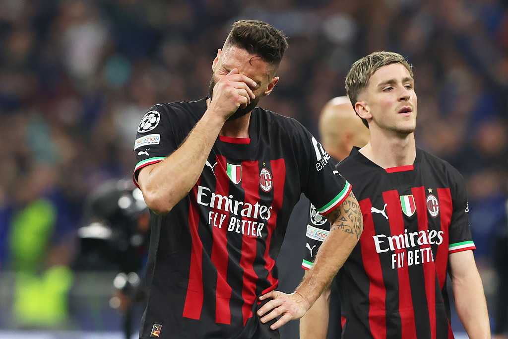 Olivier Giroud (L) and Alexis Saelemaekers of AC Milan look dejected following their Champions League clash with Inter Milan at Stadio Giuseppe Meazza in Milan, Italy, May 16, 2023. /CFP