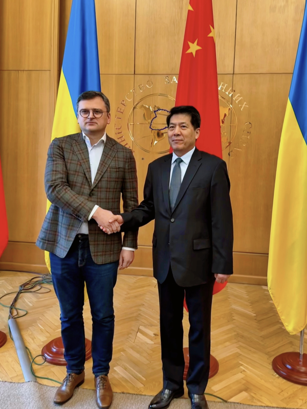 Li Hui (R), special representative of the Chinese government on Eurasian Affairs, shakes hands with Ukrainian Foreign Minister Dmytro Kuleba in Ukraine during a visit to the country from May 16-17, 2023. /Chinese Foreign Ministry