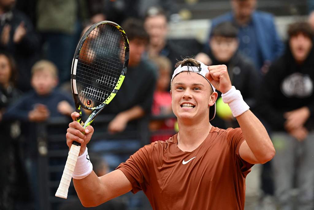Denmark's Holger Rune celebrates after defeating Serbia's Novak Djokovic in their men's singles quarter-final at the Italian Open in Rome, May 17, 2023. /CFP