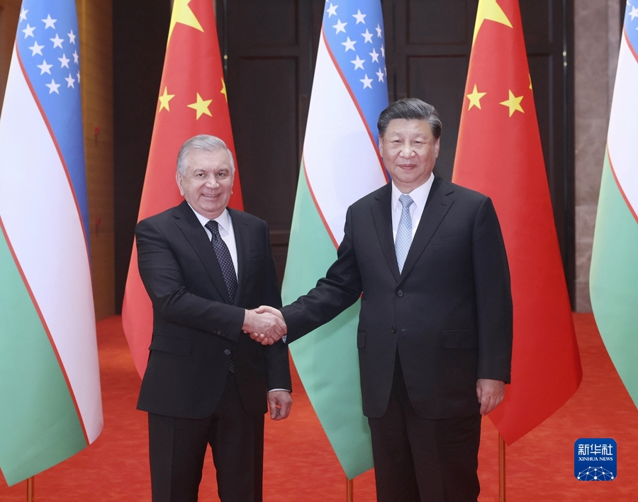 Chinese President Xi Jinping (R) meets with Uzbek President Shavkat Mirziyoyev, who is in China for the China-Central Asia Summit and a state visit, in Xi'an, northwest China's Shaanxi Province, May 18, 2023. /Xinhua